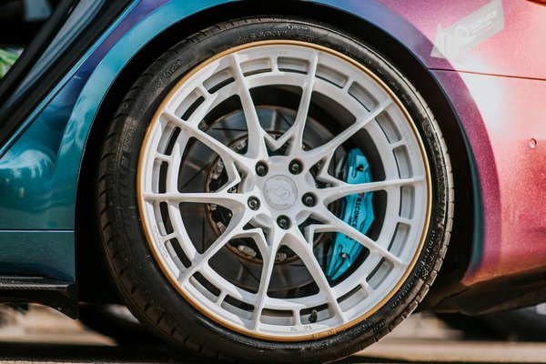 Wie kann die Aerodynamik eines Fahrzeugs die Sicherheit beeinflussen?